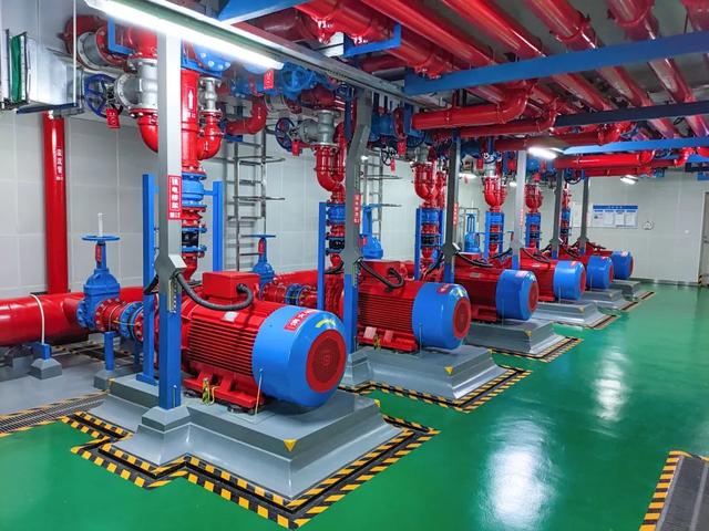 一起來(lái)看看"安裝之星+魯班獎(jiǎng)",還有懸空式冷卻塔的機(jī)電安裝現(xiàn)場(chǎng)吧